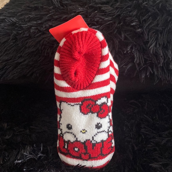 🆕Hello Kitty Love Stripped Slipper Socks - Picture 1 of 10